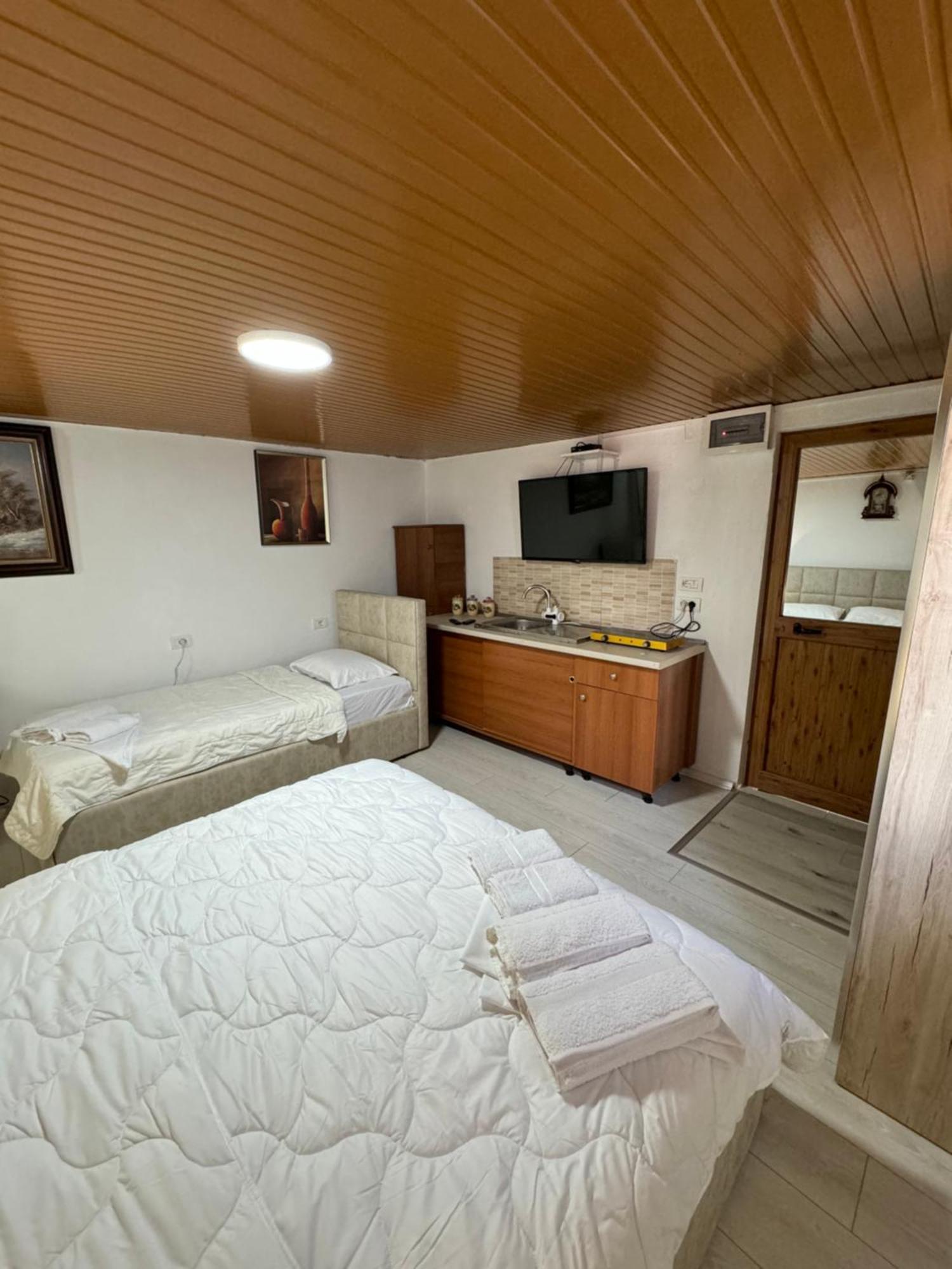 Lake Bliss Cabins Shkodër Exterior foto